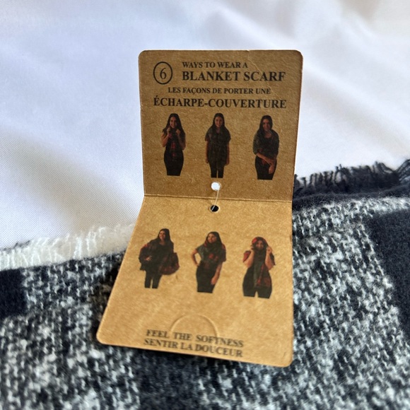 JUST COZY Checkered Blanket Scarf - Picture 2 of 3